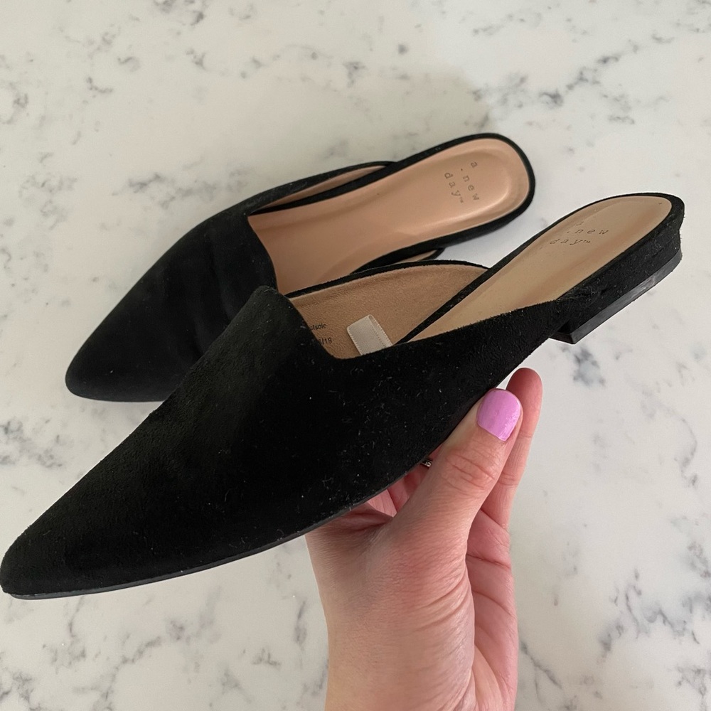 Black Mules Flats Slip-On Pointed Toe Size 8 GUC